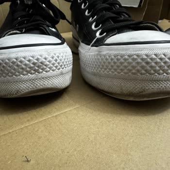 Converse Ayakkabımda Kalite Sorunu Ve Mağaza İlgisizliği