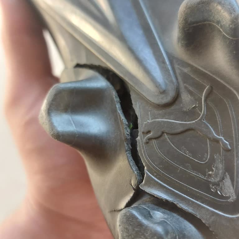 Decathlon'da Garanti Sorunu: Puma Kramponların Dişleri Koptu