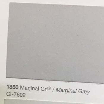 Yanlış Renk Ve Tarihi Geçmiş Boya Hayal Kırıklığı