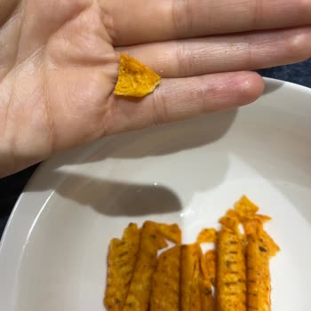 Cips Paketinde Hijyen Skandalı: Siyah Tüyler!