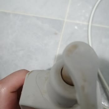 Cerave Acne Cleanser Turned Brown with Rusty Smell, Damaged My Skin