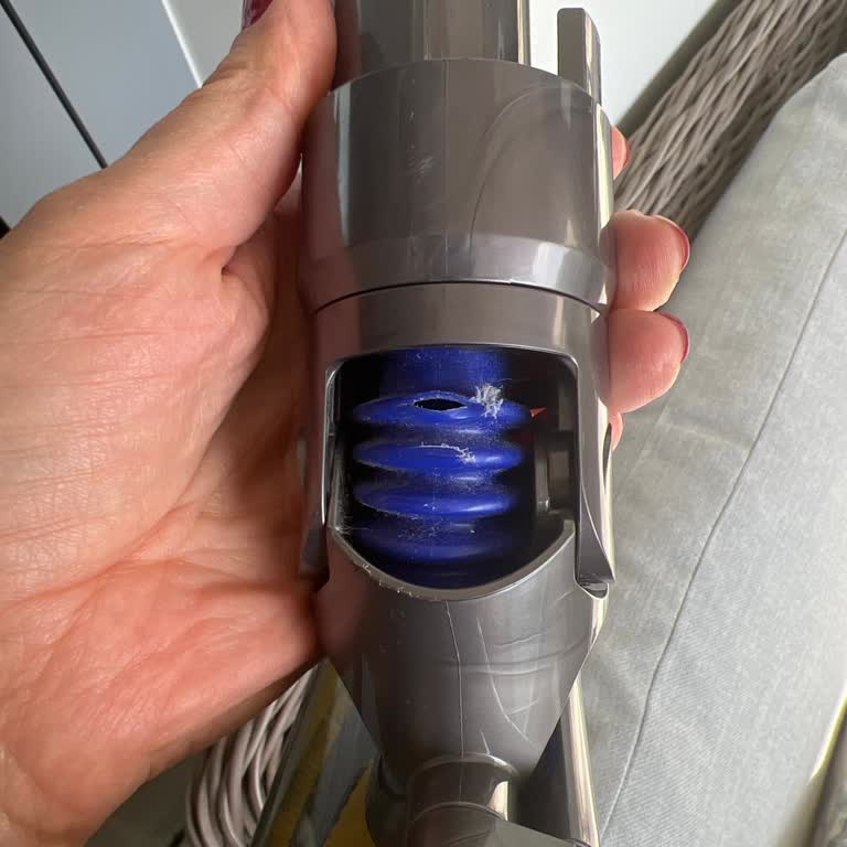 Dyson V15 Süpürge Başlık Sorunu: Tekrarlayan Yırtılma Ve Ücretli Değişim