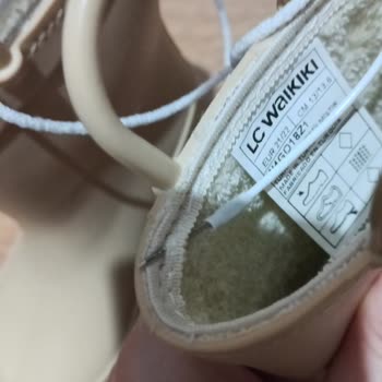LCW Çocuk Yağmur Çizmesinde Tehlikeli İhmal