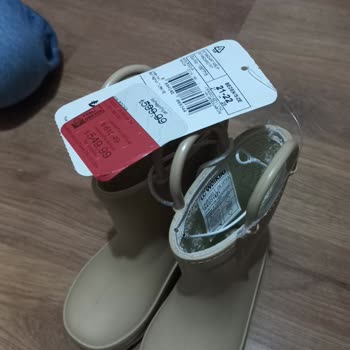 LCW Çocuk Yağmur Çizmesinde Tehlikeli İhmal