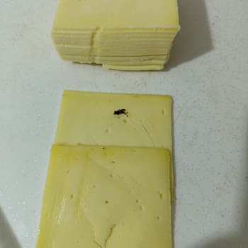 Peynirde Şok Edici Böcek Skandalı