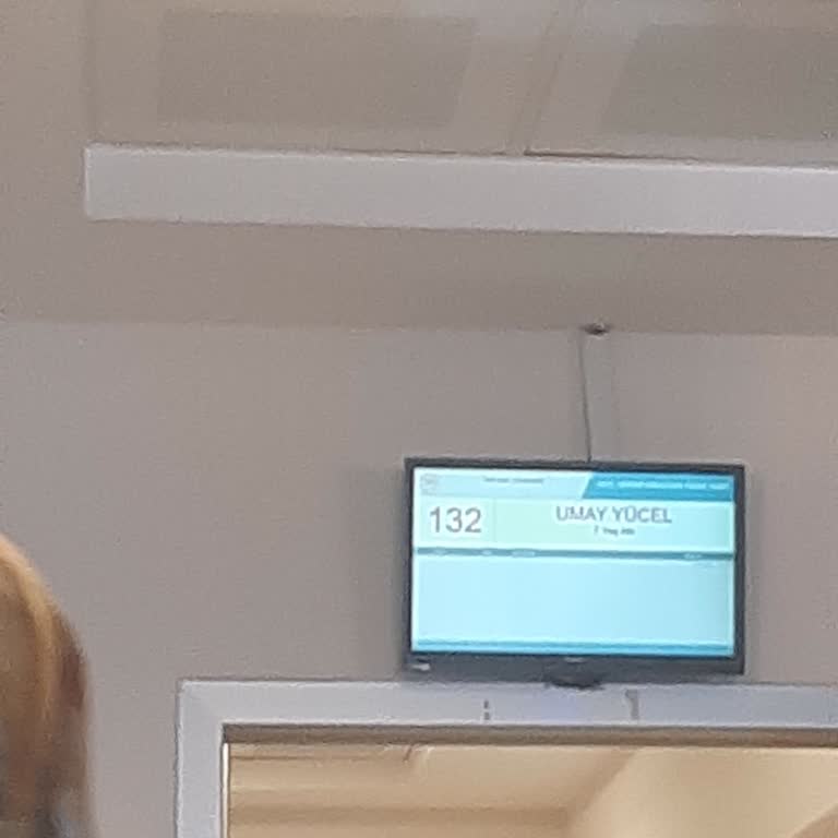 Acil Serviste Doktor Bekleyişi: 40 Dakika Geçti, Hala Bekliyoruz