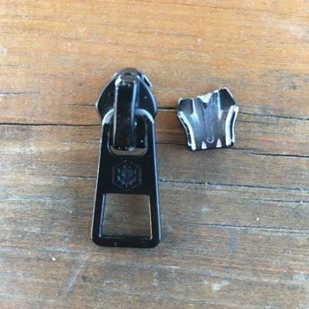 Fermuar Problemi: Dayanıksız Mont