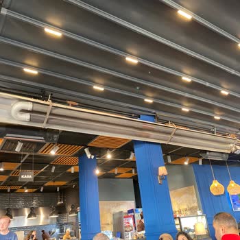 Soğuk Kafe Ortamında Bebeklerle Zor Anlar