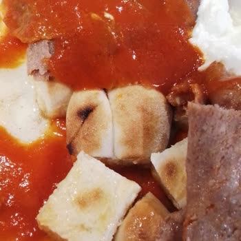 Bayat İskender Ve İlgisiz Hizmet