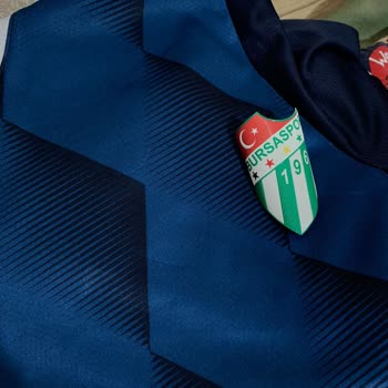 Bursastore Yıkama Sonrası Amblemi Düşen Forma İçin Değişim Yapılmıyor
