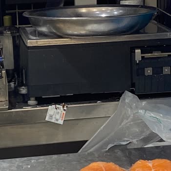 Migros'ta Hijyen Skandalı: Böceklerle Dolup Taşan Balık Tezgahı