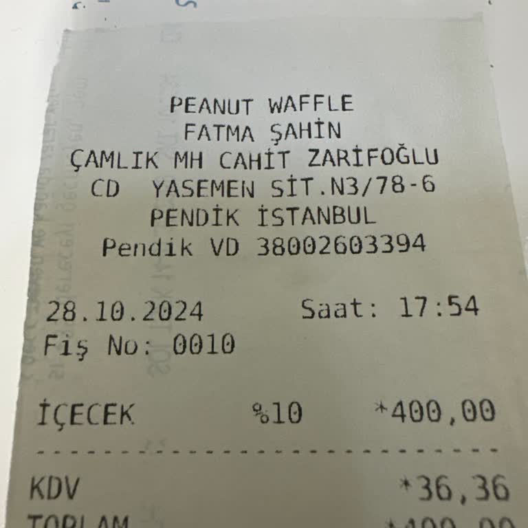 Yanmış Waffle Ve İlgisiz Hizmet