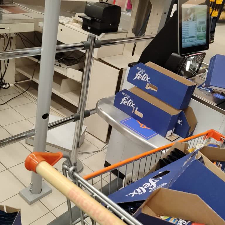 Migros'ta Sınırlı Mama Satışı Ve Saygısız Yönetici Sorunu