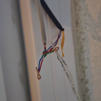 Türk Telekom'un İlgisizliği Ve Tehlikeli Kablo Sorunu