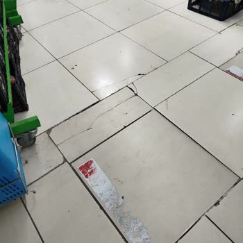 Alanya Konaklı Mağazasının Bakımsızlığı Güvenlik Tehdidi Yaratıyor