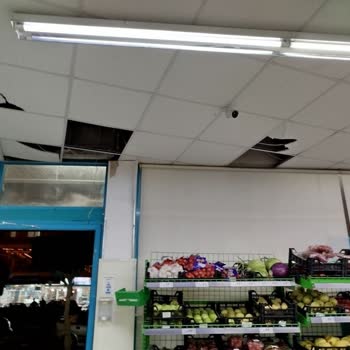 Alanya Konaklı Mağazasının Bakımsızlığı Güvenlik Tehdidi Yaratıyor