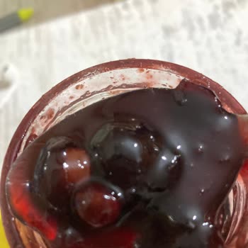 Vişne Reçelinde Tehlikeli Çekirdekler