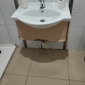 Hastanede İlgisizlik Ve Yetersiz Hizmet Krizi