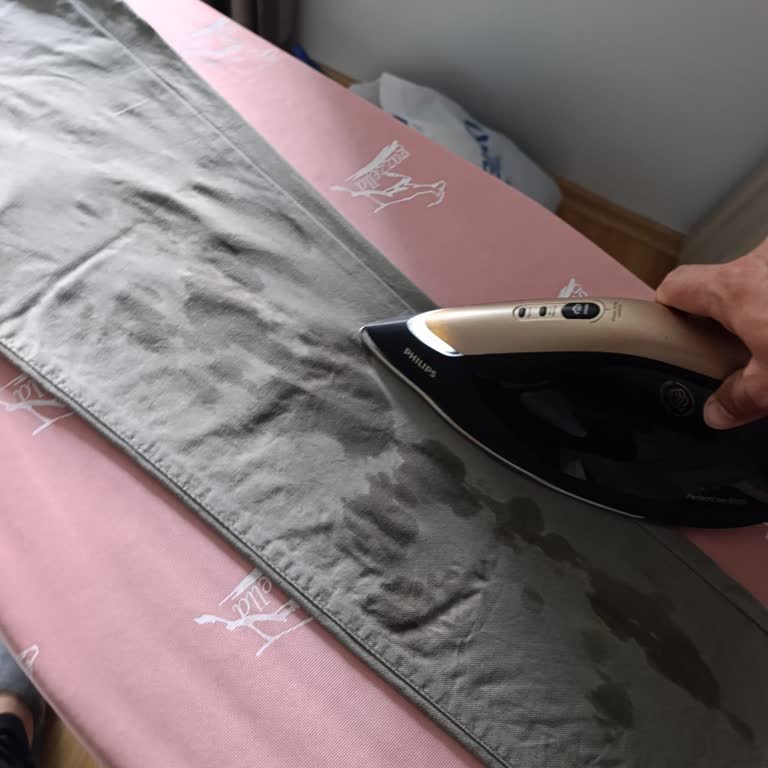 Philips Ütüyle Buhar Ve Su Karmaşası