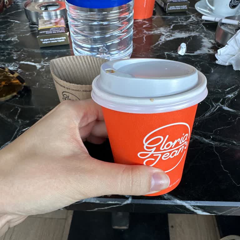 Badem Sütlü Latte Siparişimde İsraf Ve Kaba Hizmet