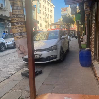 Kemalpaşa'da Kaldırım İşgali Sorunu