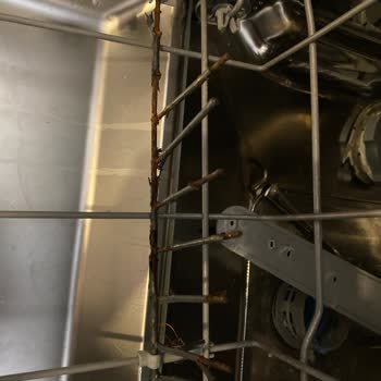 Beko Bulaşık Makinesi Sepetleri Dökülüyor, Paslı Parçalar Çıkıyor