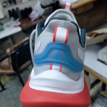 Adidas Ayakkabımın İç Astarı Hızla Deforme Oldu!
