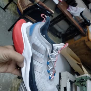 Adidas Ayakkabımın İç Astarı Hızla Deforme Oldu!