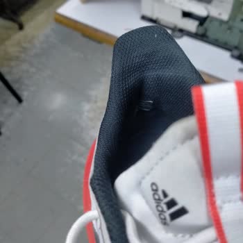 Adidas Ayakkabımın İç Astarı Hızla Deforme Oldu!
