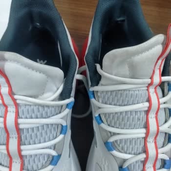 Adidas Ayakkabımın İç Astarı Hızla Deforme Oldu!