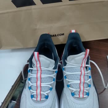 Adidas Ayakkabımın İç Astarı Hızla Deforme Oldu!