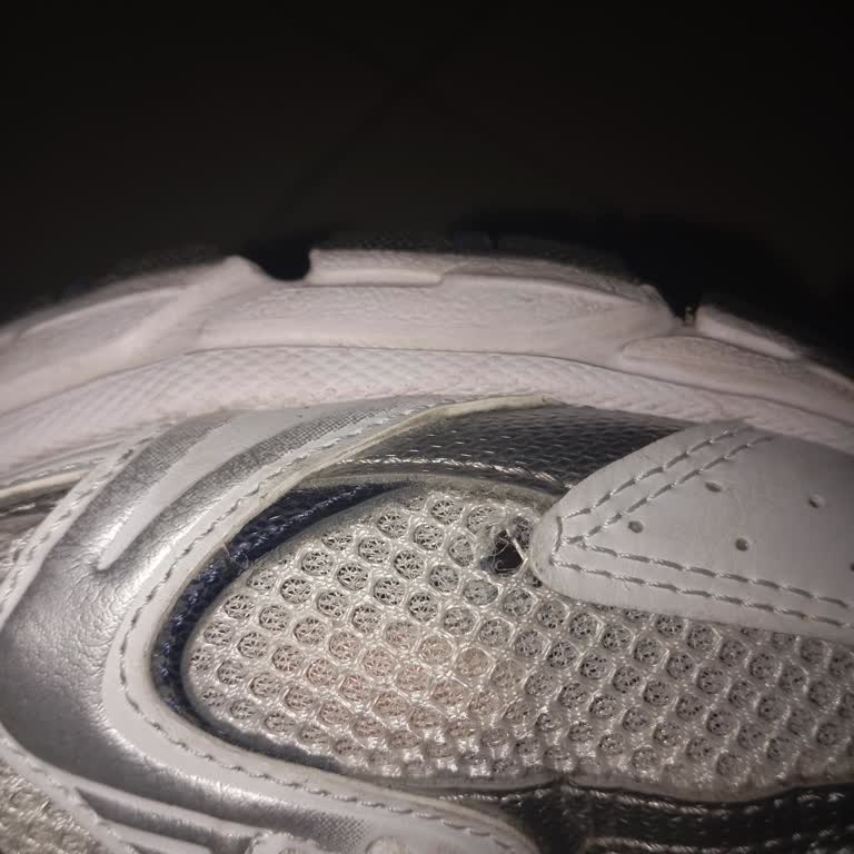 New Balance Ayakkabımın Filesi Neden Yırtıldı?