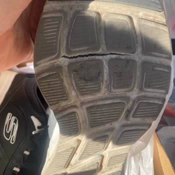 Skechers Ayakkabının Tabanı 6 Ayda Yarıldı, Garanti Red Cevabı Verdi