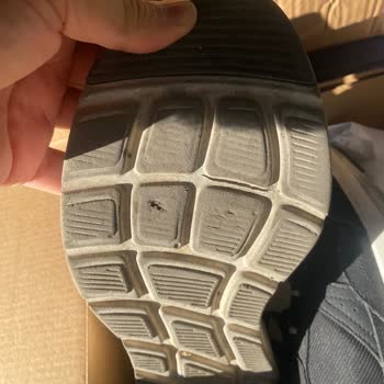 Skechers Ayakkabının Tabanı 6 Ayda Yarıldı, Garanti Red Cevabı Verdi