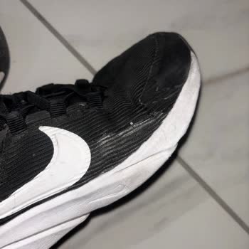 Nike Ayakkabıda Beklenmedik Yırtılma Sorunu