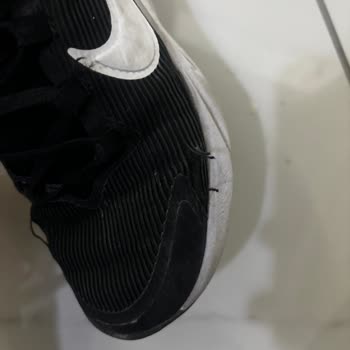 Nike Ayakkabıda Beklenmedik Yırtılma Sorunu
