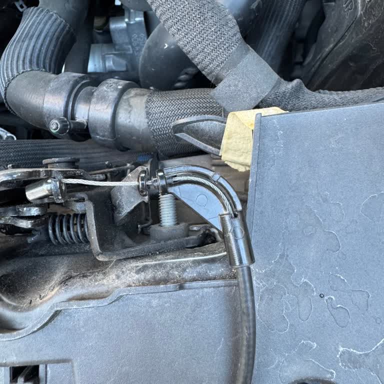 Renault Araçta Kaput Teli Sorunu Ve Müşteri Hizmetleri Hayal Kırıklığı