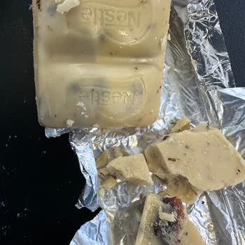 Son Tüketiciye Bozuk Ürün Satışı: Kurtçuklu Çikolata Skandalı