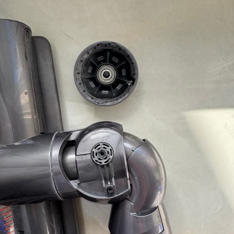 Dyson V15 Süpürge Başlığının Kırılması Hayal Kırıklığı Yarattı