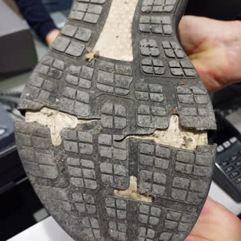 Ayakkabı Dünyası'ndan Alınan Ayakkabıda Çatlama Sorunu