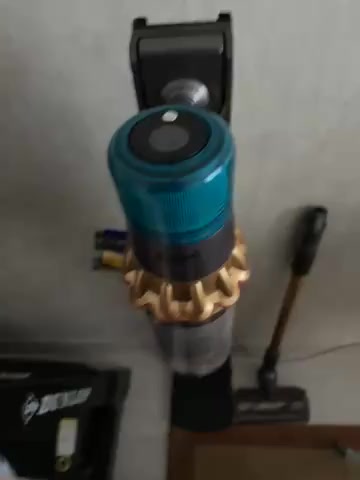 Dyson V15 nach 2 Monaten defekt keine Garantie und minderwertige Qualität der Materialien Videovorschaubild
