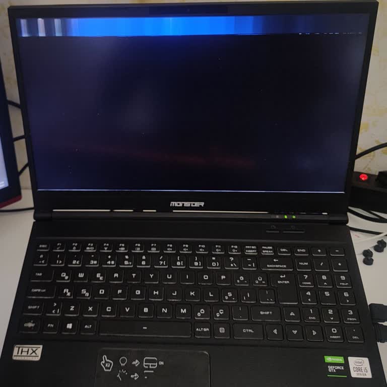 Monster Abra V15.5 Bildschirmprobleme und plötzliche Abschaltung ohne Ursache