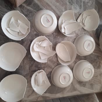 Kütahya Porselen Kırık Yemek Takımı Ve İlgisiz Müşteri Hizmet