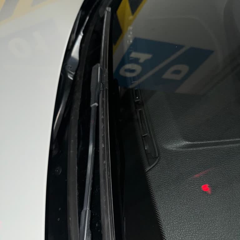 BMW 320d Ön Cam Fitili Çürüme Sorunu