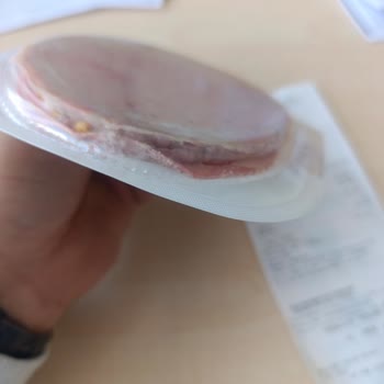 A101'de Tarihi Geçmiş Ürünler Ve İlgisiz Personel