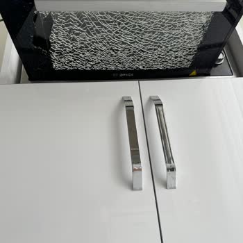 Camı Kendi Kendine Kırılan Ürün Hayal Kırıklığı Yarattı