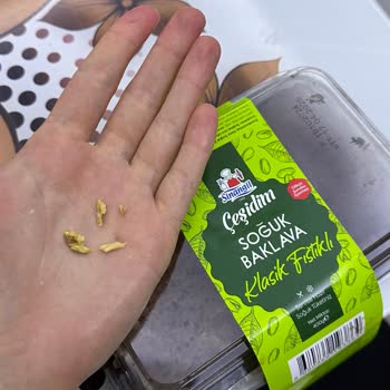 Baklavanın İçinden Çıkan Odun Parçaları Şaşırttı