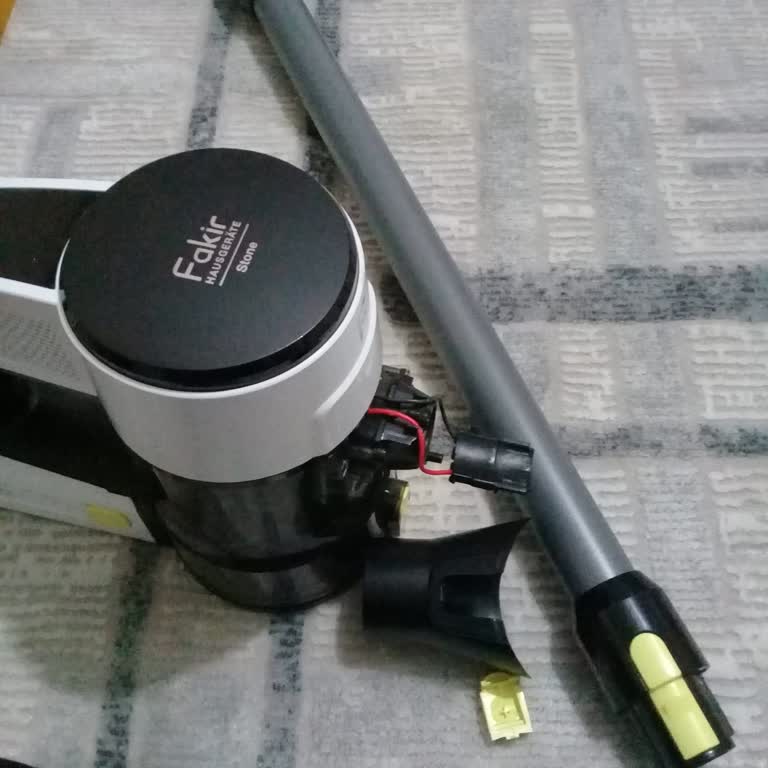 Promosyon Ürünü Hayal Kırıklığı: Fakir Süpürgenin Kırılan Parçası