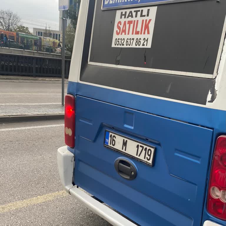 Şoförün Dikkatsizliği Yolcuları Tehlikeye Attı