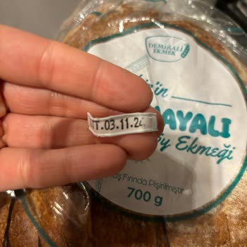 Migros'tan Aldığım Ekmekte Şüpheli Yeşil Renk